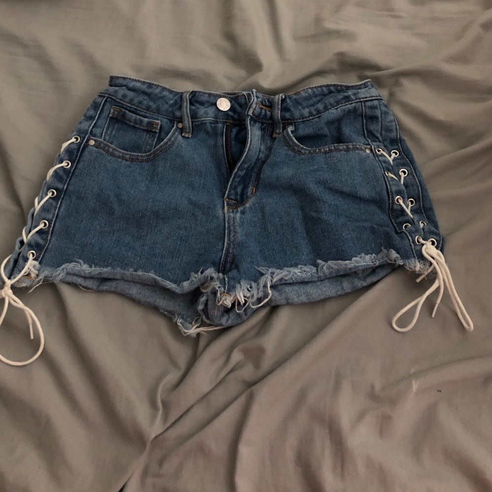 Cute Pacsun Tie dejim short!